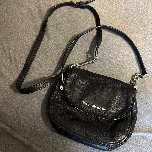 Black leather Michael kors crossbody with silver accents - Picture 1 of 2